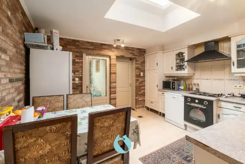 Woning met 4 à 5 slaapkamers en koer foto 5