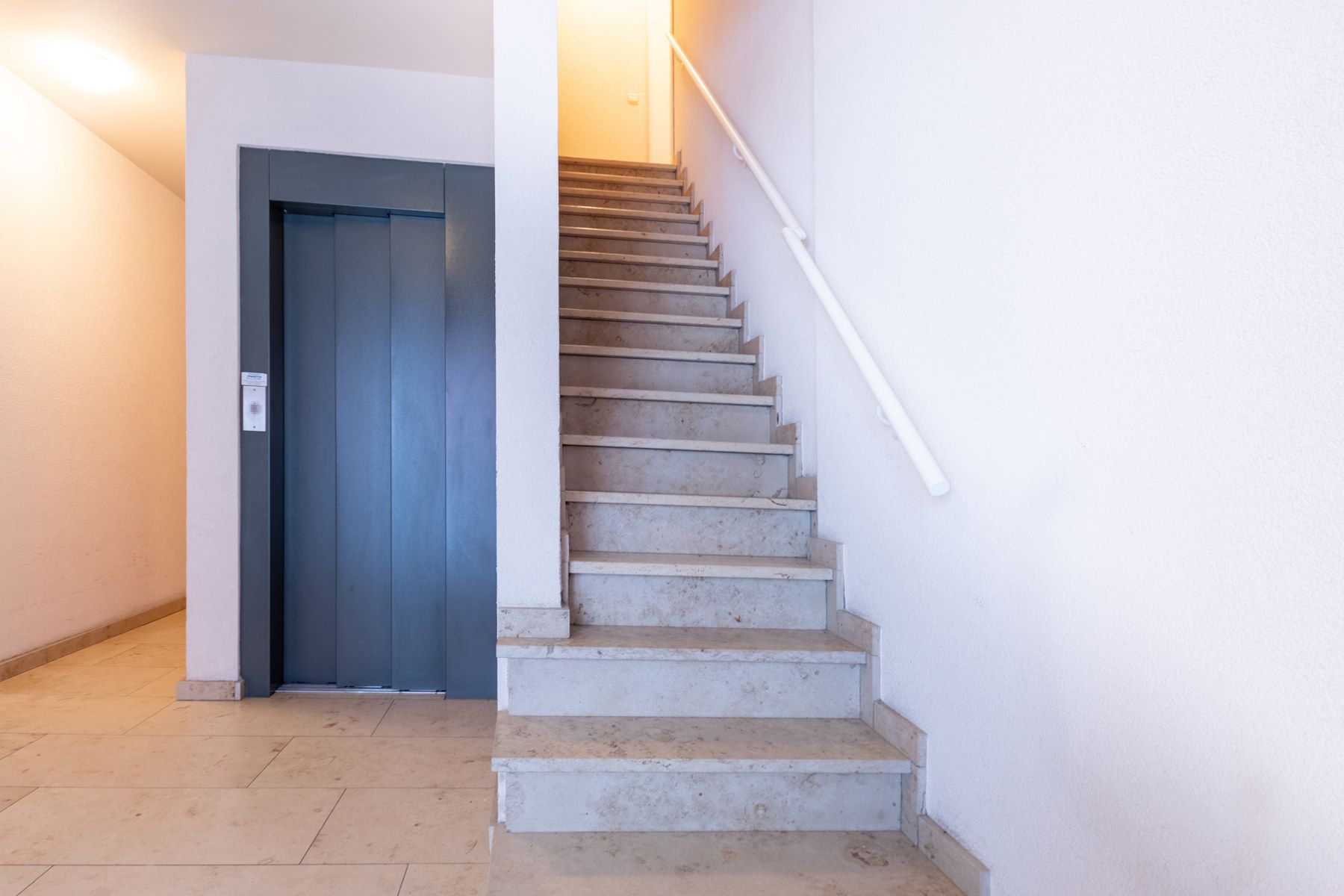 Goed onderhouden appartement met 2 slaapkamers en garage foto 3