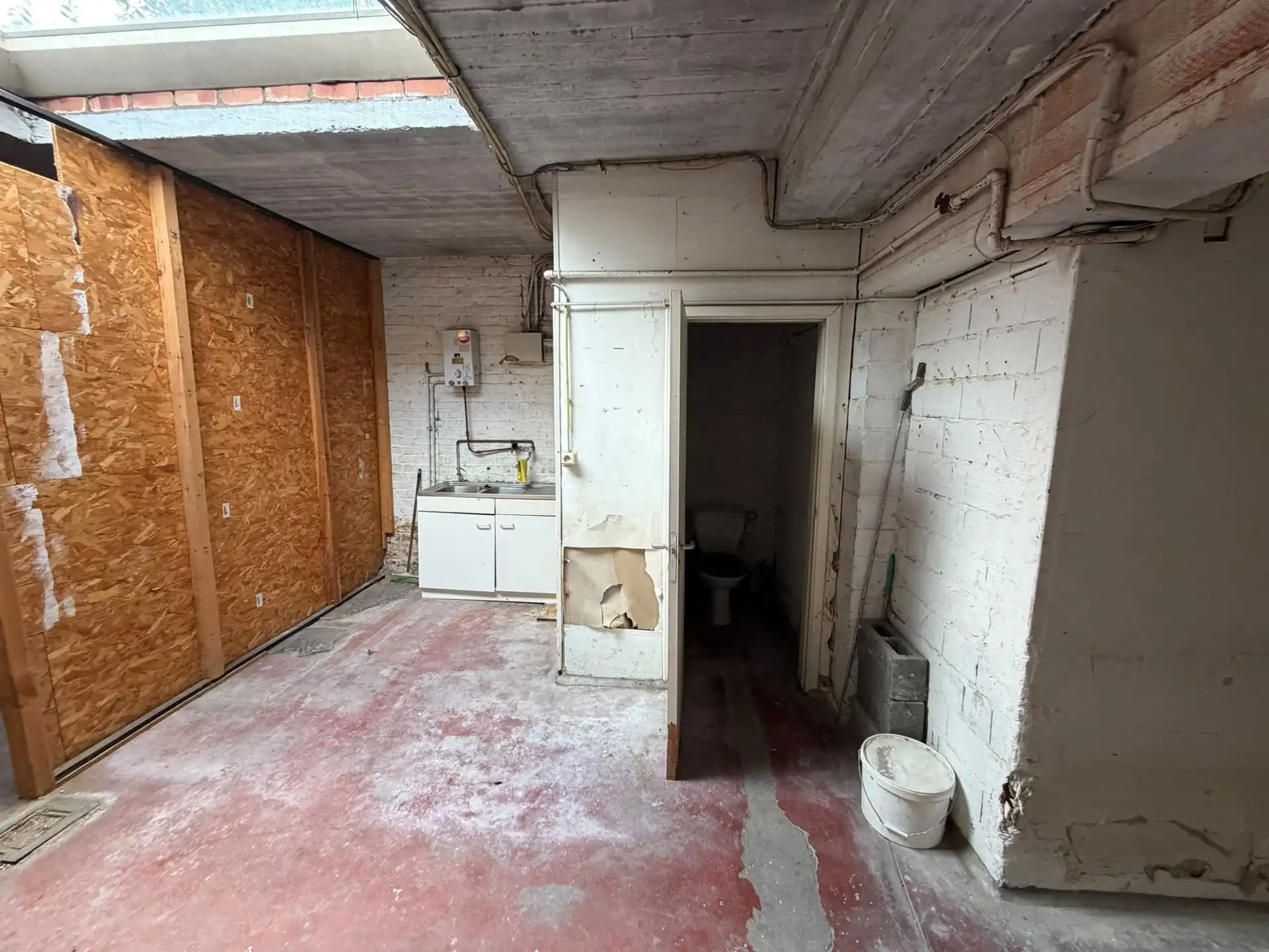 Dubbele bestemming: parkeergarage of opslagruimte van ±185m² foto 8