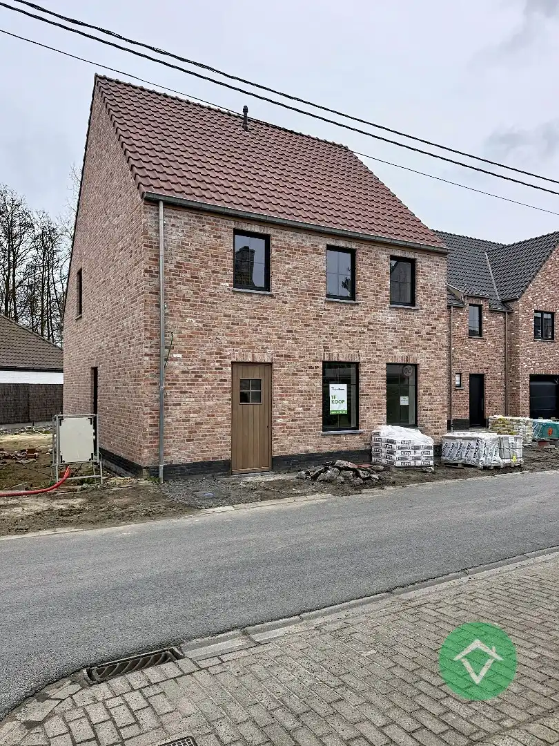 Alleenstaande nieuwbouwwoning met 4 slaapkamers en tuin te Koekelare  foto 2