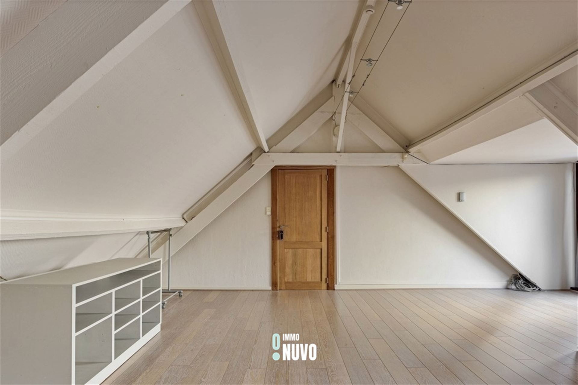 Polyvalent handelspand met woning op topligging  foto 13