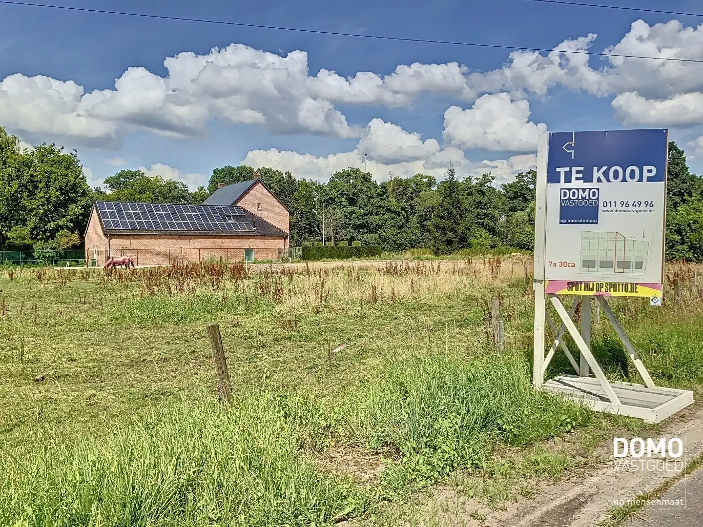 Ruime bouwgrond voor een half open bebouwing, gelegen op een perceel van 7a30ca. foto 3