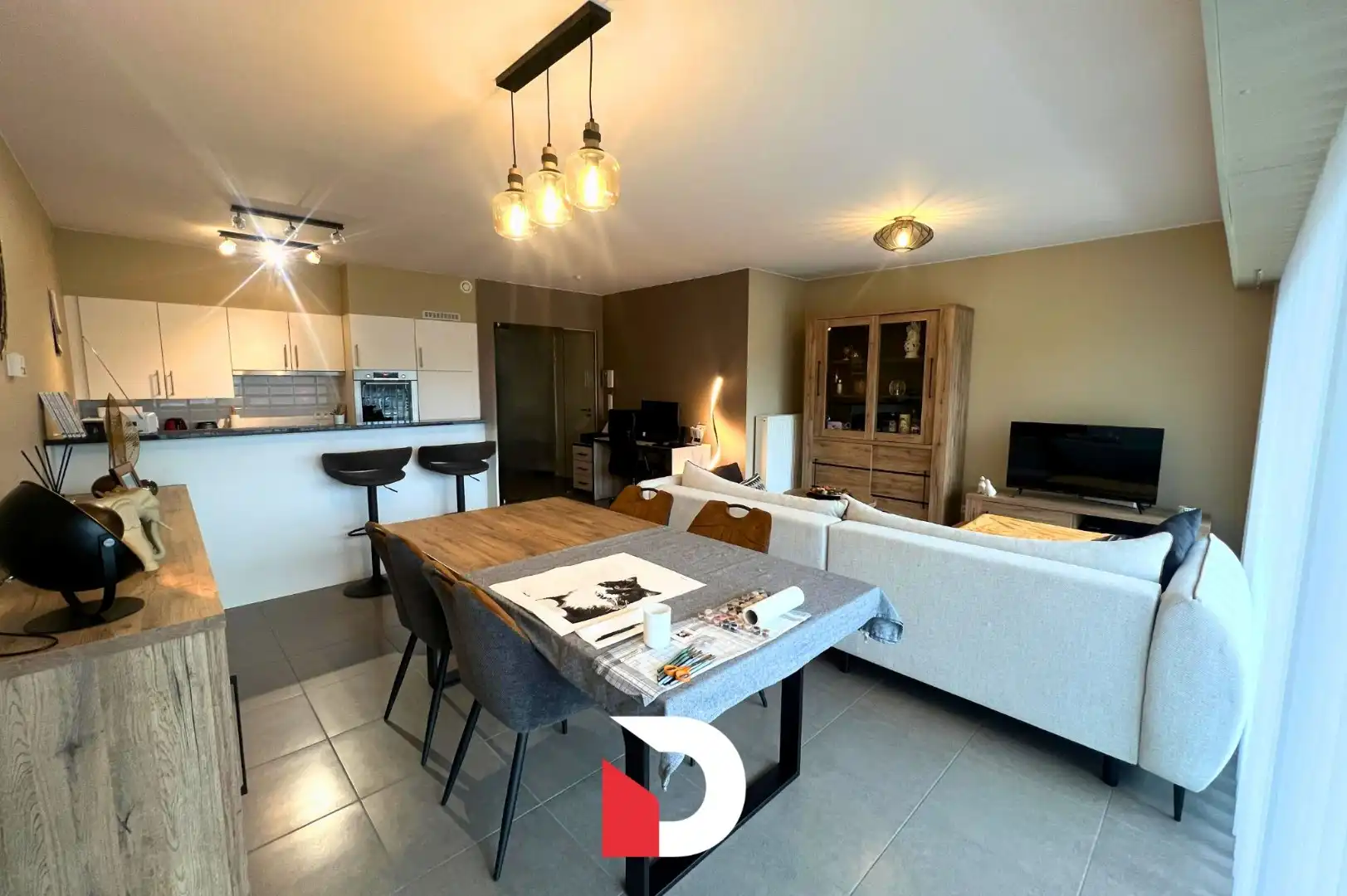 Lichtrijk appartement met 2 slaapkamers te Sint-Kruis foto {{pictureIndex}}