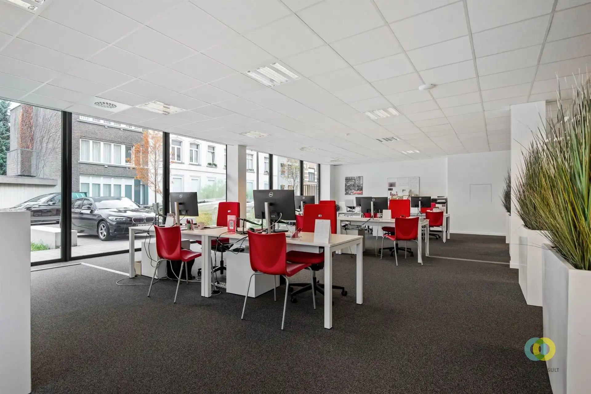 Instapklaar kantoor of commercieel gelijkvloers op uistekende locatie foto 8