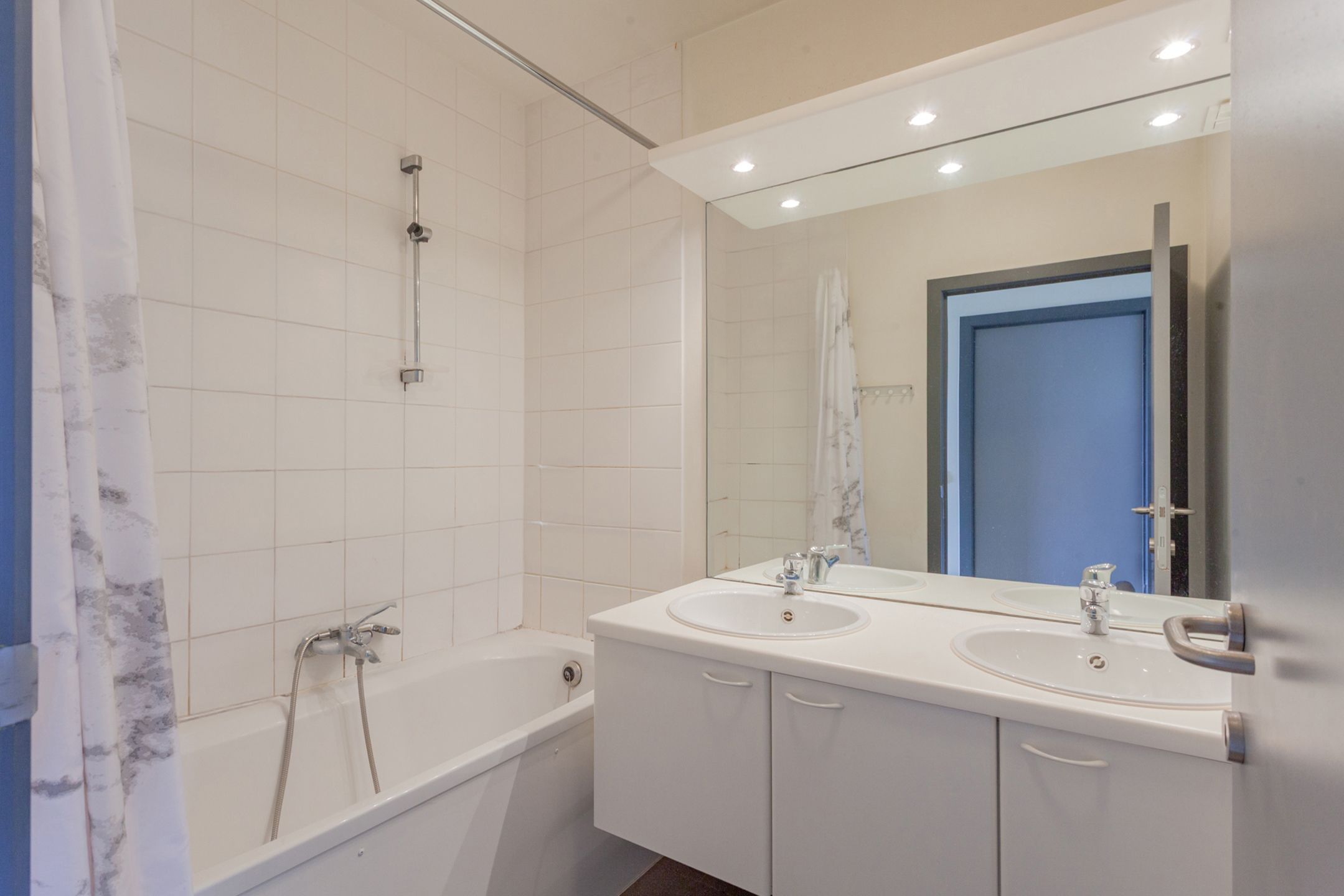 Lichtrijke 2 slaapkamer appartement in Gent Centrum foto 24