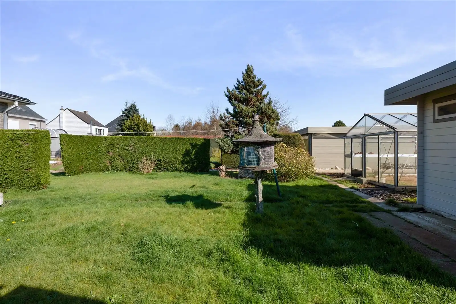 villa bungalow met tuin en aparte garage op +/- 10are foto 3