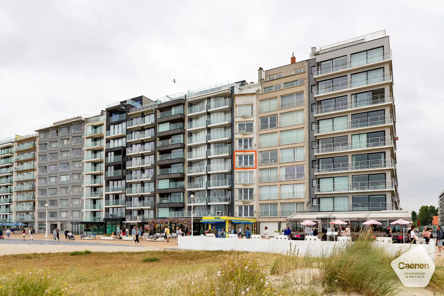 Modern tweeslaapkamerappartement met frontaal zeezicht foto 13