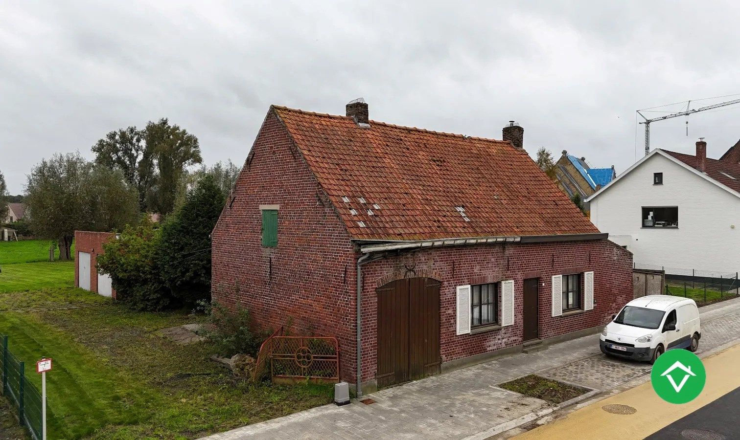 Te renoveren woning met 3  slaapkamers en bijhorend stuk grond te Koekelare  foto 3