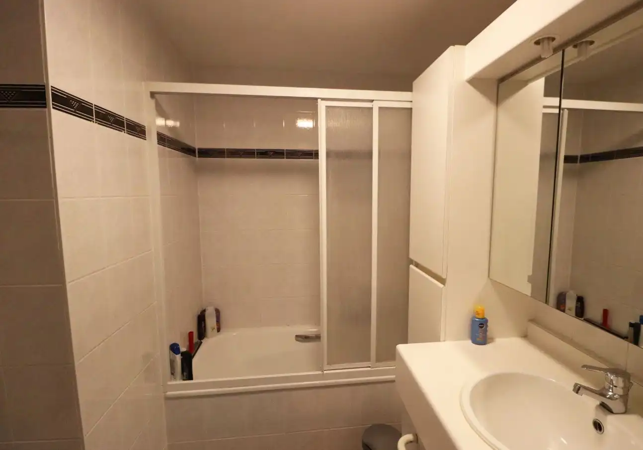 Zeer ruim appartement met verzicht foto 5