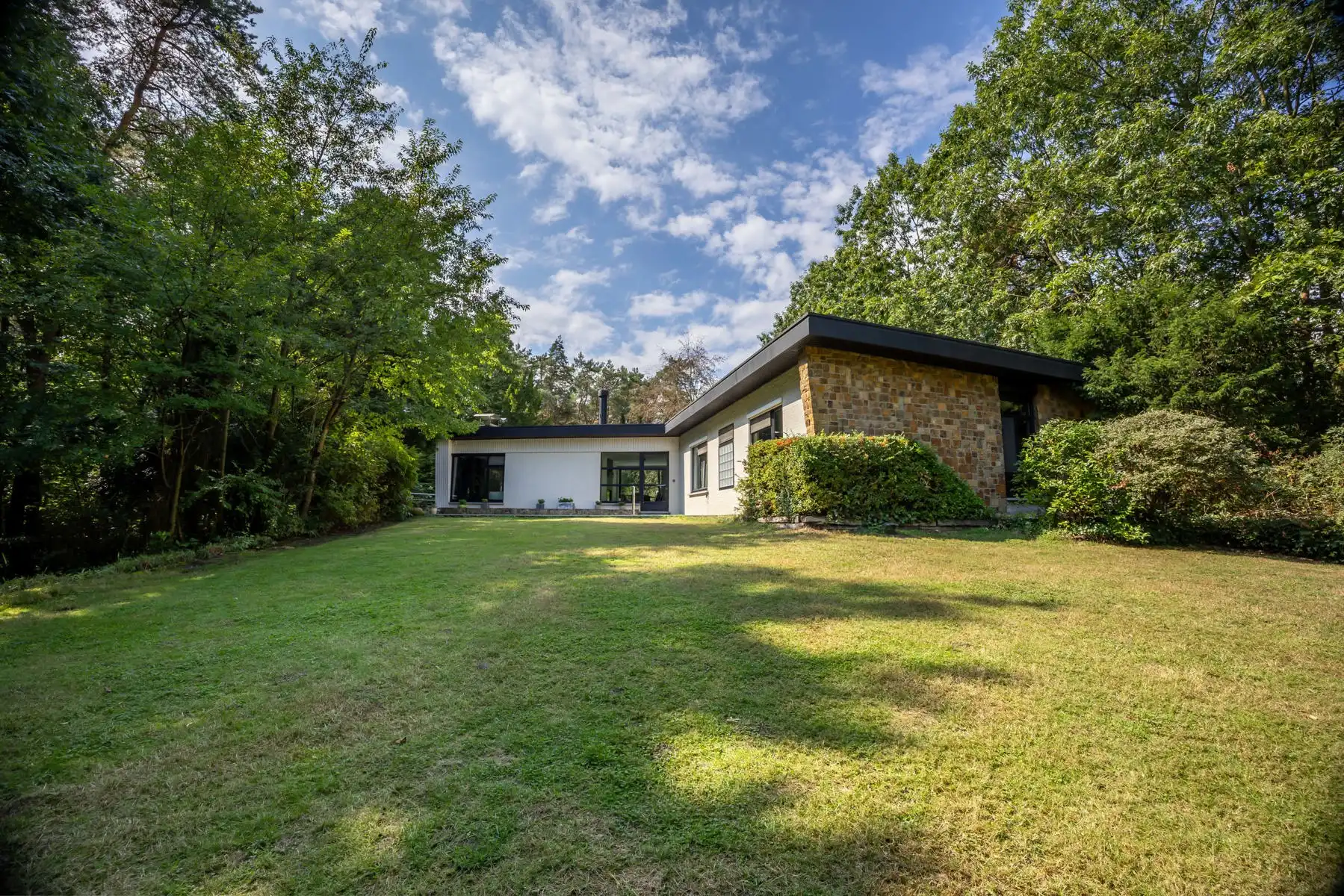 Modernistische villa op 9.957 m² met veel privacy foto 30