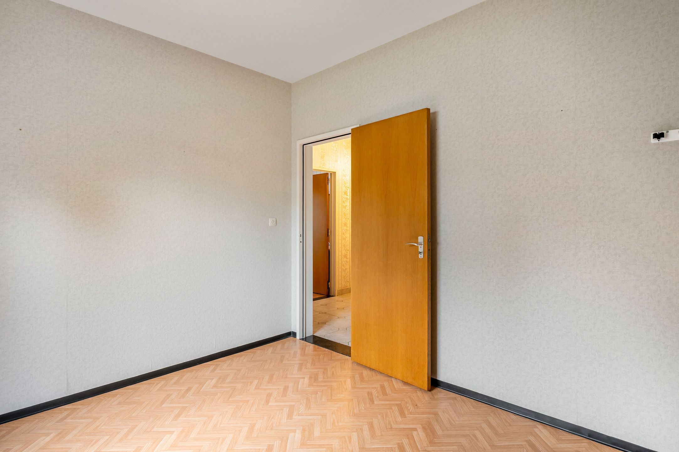 Goed onderhouden gelijkvloerse woning met 4 slaapkamers foto 17