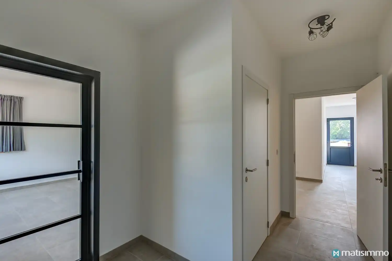 RECENTE ENERGIEZUINIGE GEZINSWONING GELEGEN OP EEN ZEER RUSTIGE LOCATIE TE RIEMST foto 3