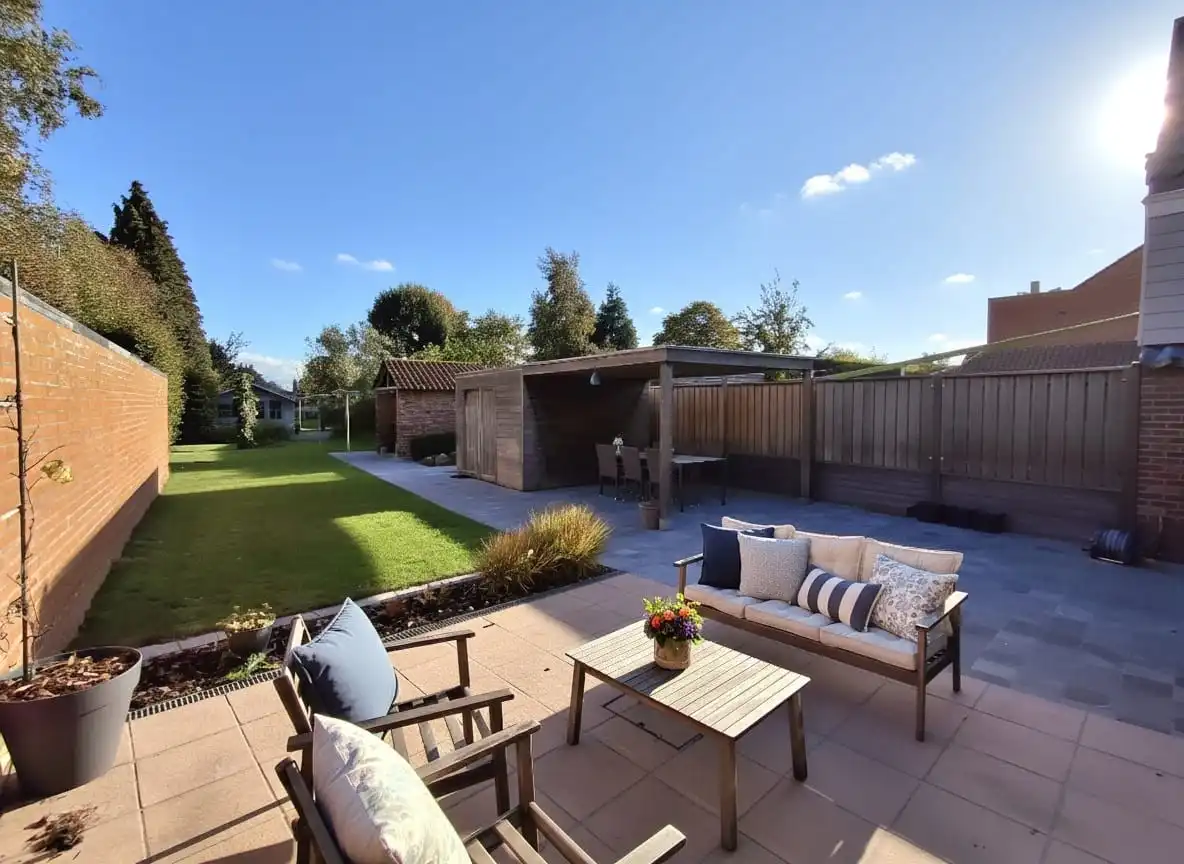 RUIME, GEZELLIGE WONING MET 4 SLAAPKAMERS EN TUIN foto {{pictureIndex}}