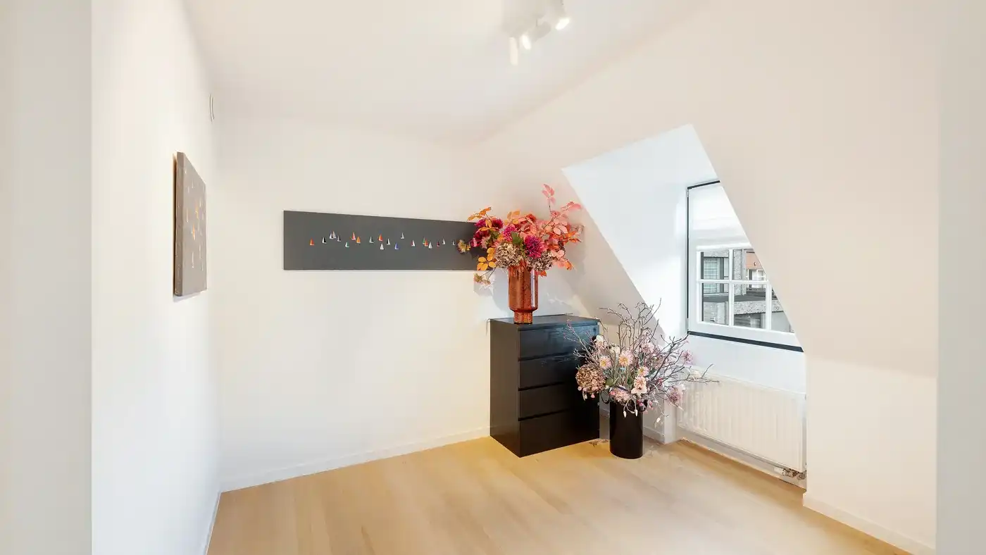 Recent gebouwde en zeer mooi afgewerkte woning te Valkenerf (5slk's) foto 15