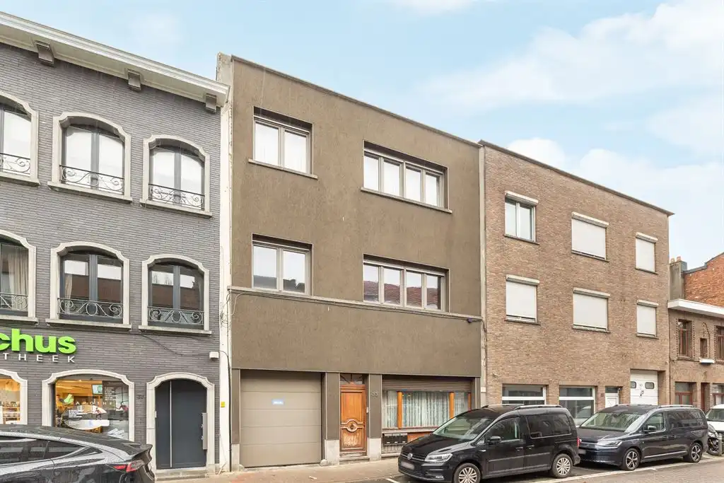 Magazijn met woning foto {{pictureIndex}}