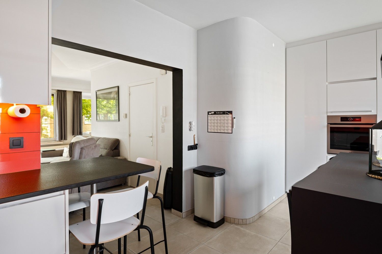 Instapklare woning met polyvalente praktijkruimte, 3 slaapkamers en aangename tuin te Wijnegem foto 9