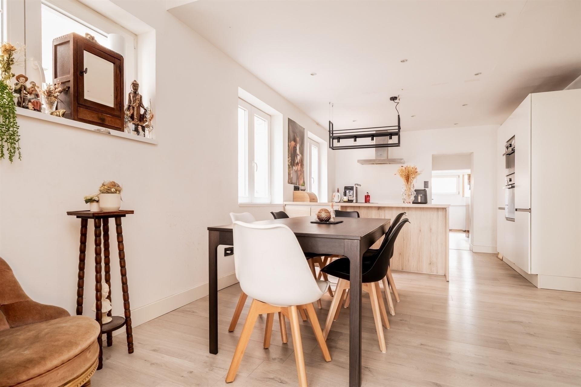Hoofdfoto van de publicatie: Duplex appartement met handelsgelijkvloers en zicht op stadhuis!