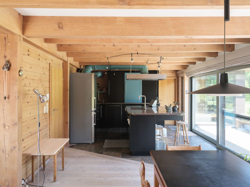 Vrijstaande woning met prachtige tuin en uitzonderlijk bouwvolume (424 m²), omringd door groen foto 6