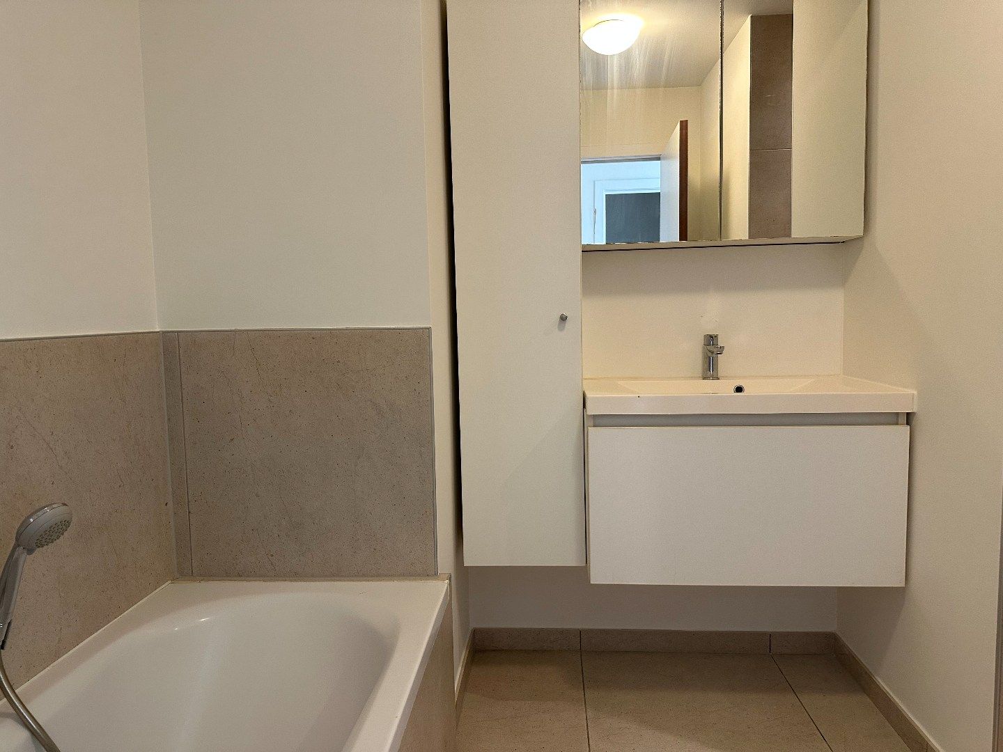 Ruim duplexappartement vlak bij het centrum van Roeselare foto 9