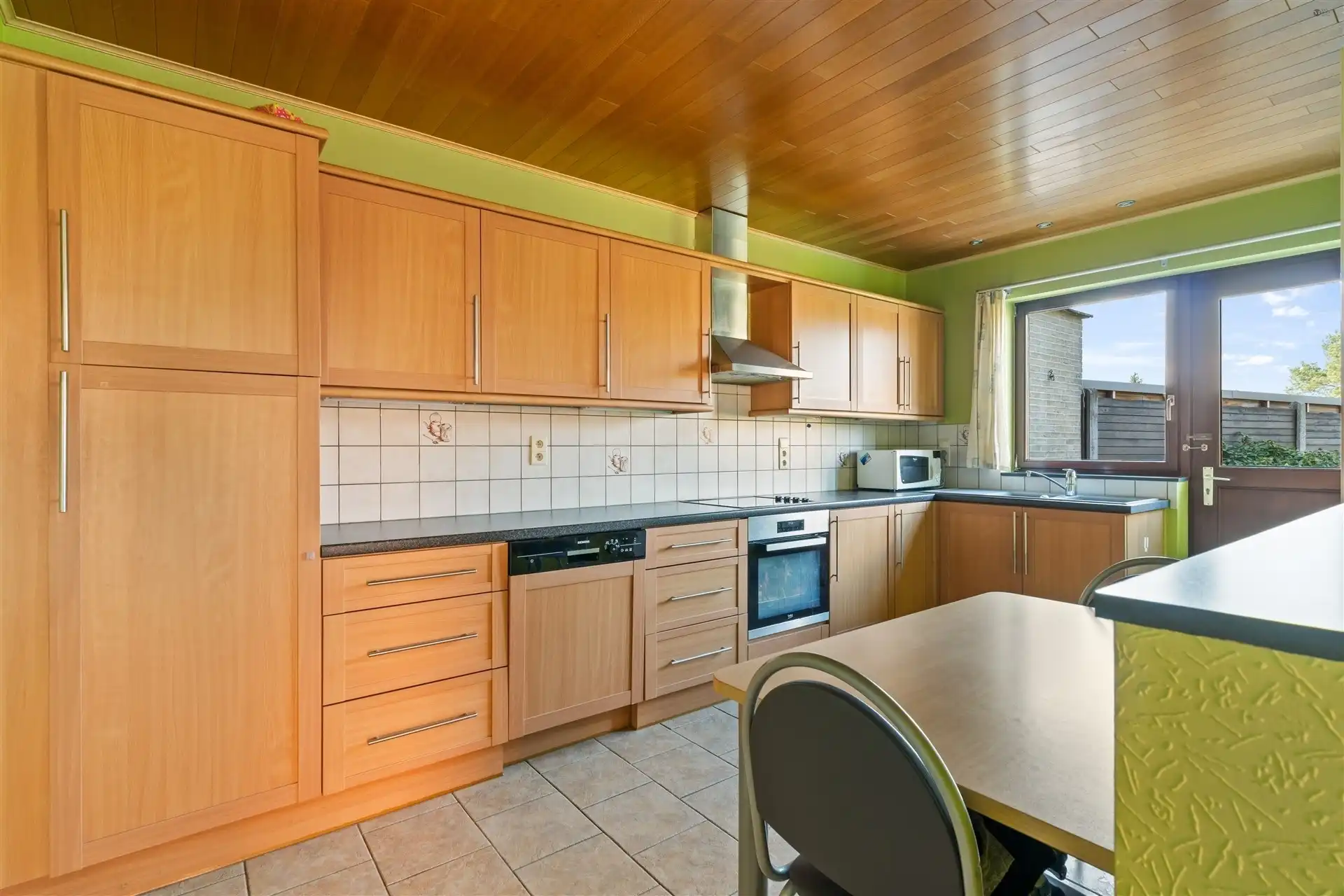 Goed onderhouden HOB met 3 slaapkamers op een ruim perceel foto 8