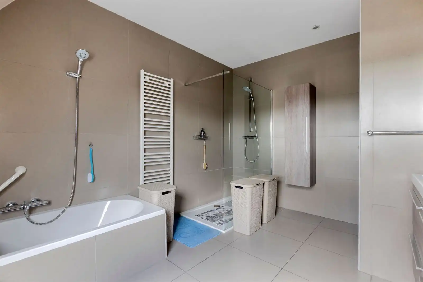 Ruim en recent duplex-appartement (120m²) met 4 terrassen en garage foto 17