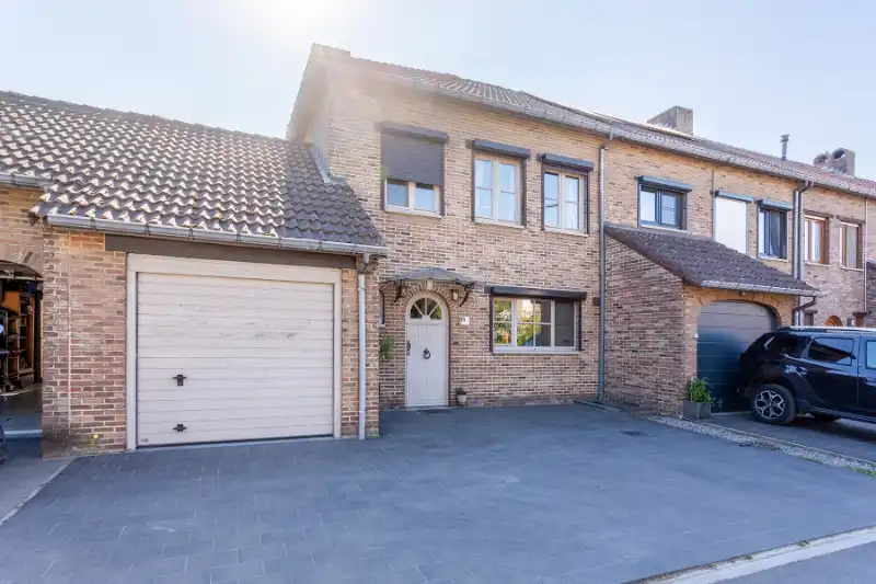 Verrassend ruime woning met zwembad! foto 33