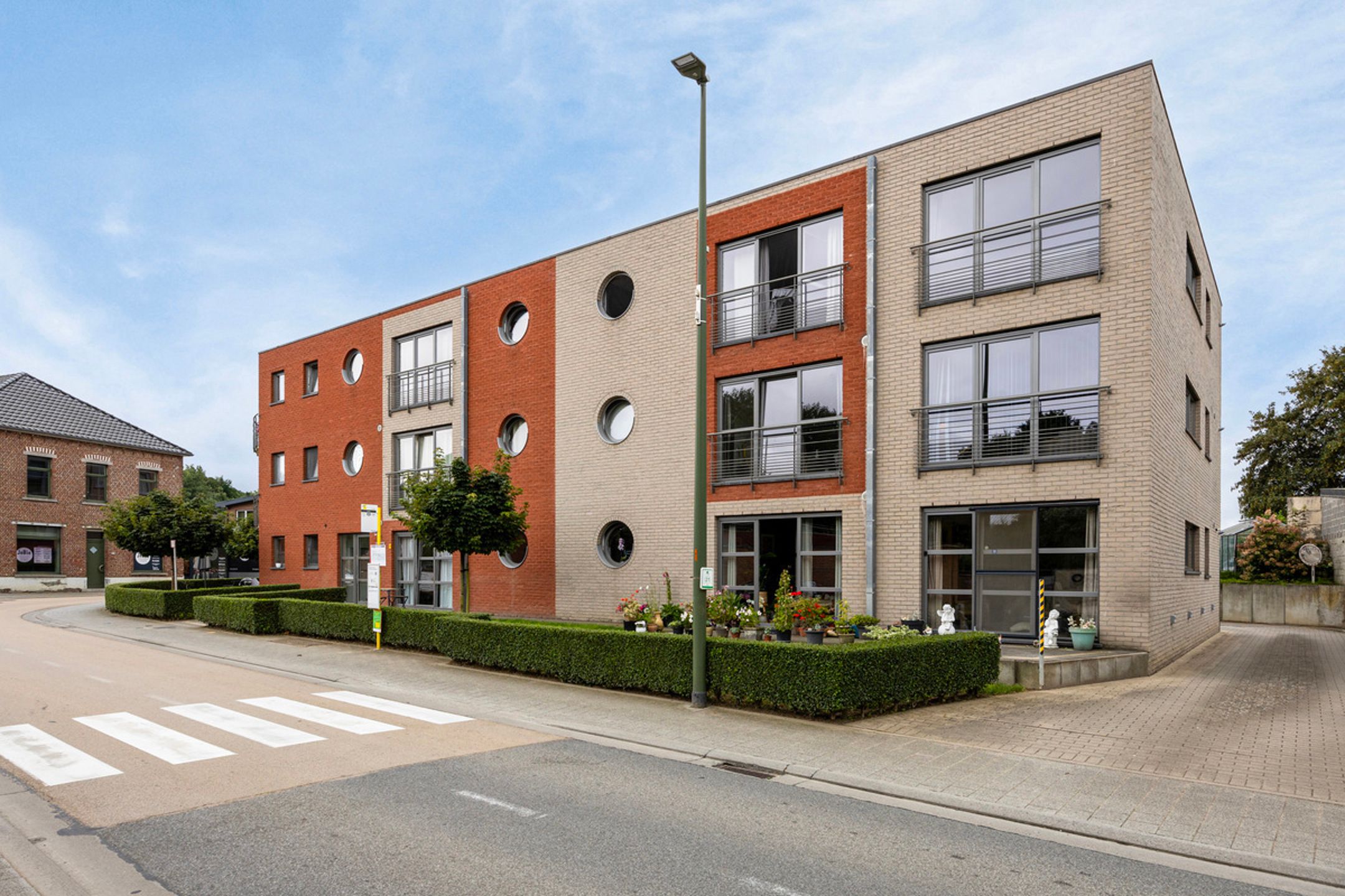 Gunstig gelegen appartement met 2 slaapkamers foto 1