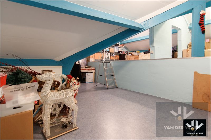 INSTAPKLAAR GEHEEL VAN MAAR LIEFST 370m² OP RUSTIGE LOCATIE foto 25
