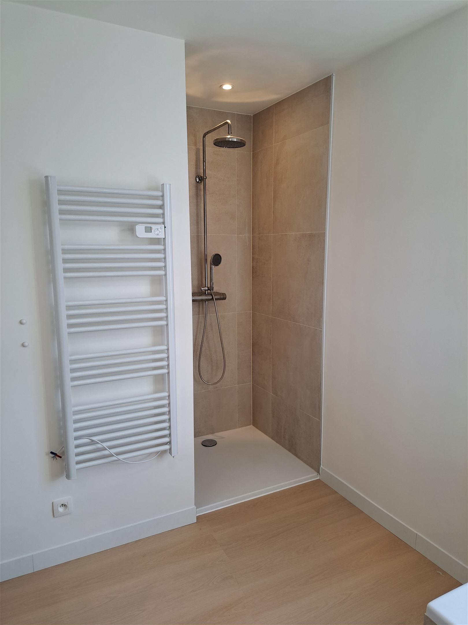 Gerenoveerde woning te huur nabij centrum Ronse. foto 13