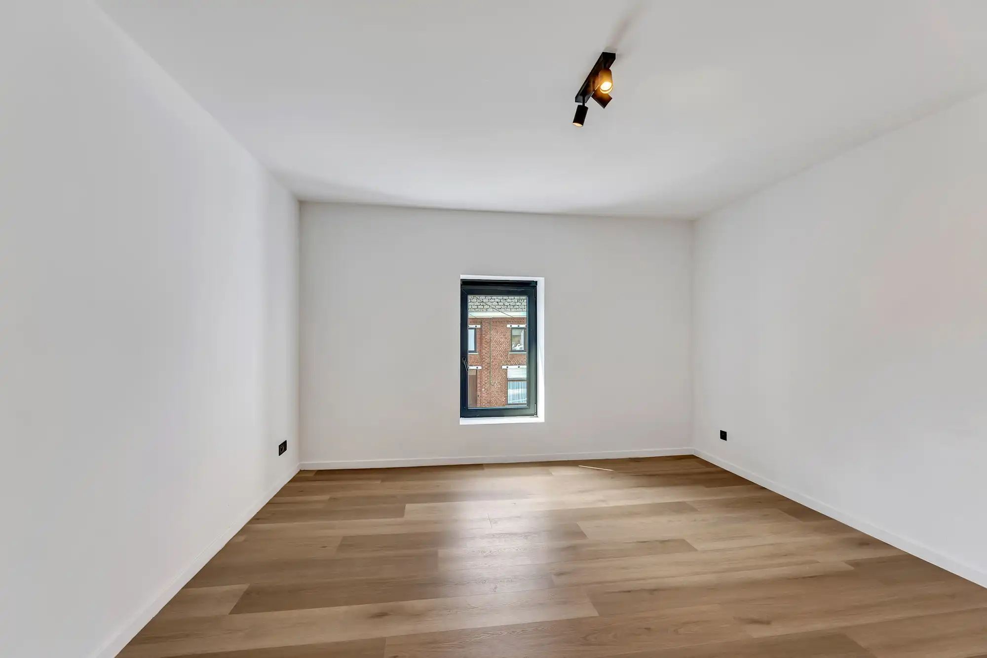 Volledig gerenoveerde woning met 3 slpks en tuin foto 13