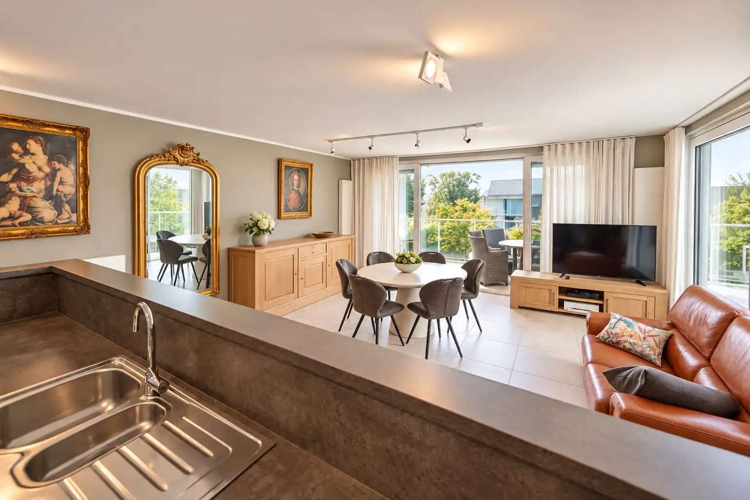 RUIM APPARTEMENT MET MAGNIFIEKE TERRASSEN NABIJ STRAND EN ZEE foto 6