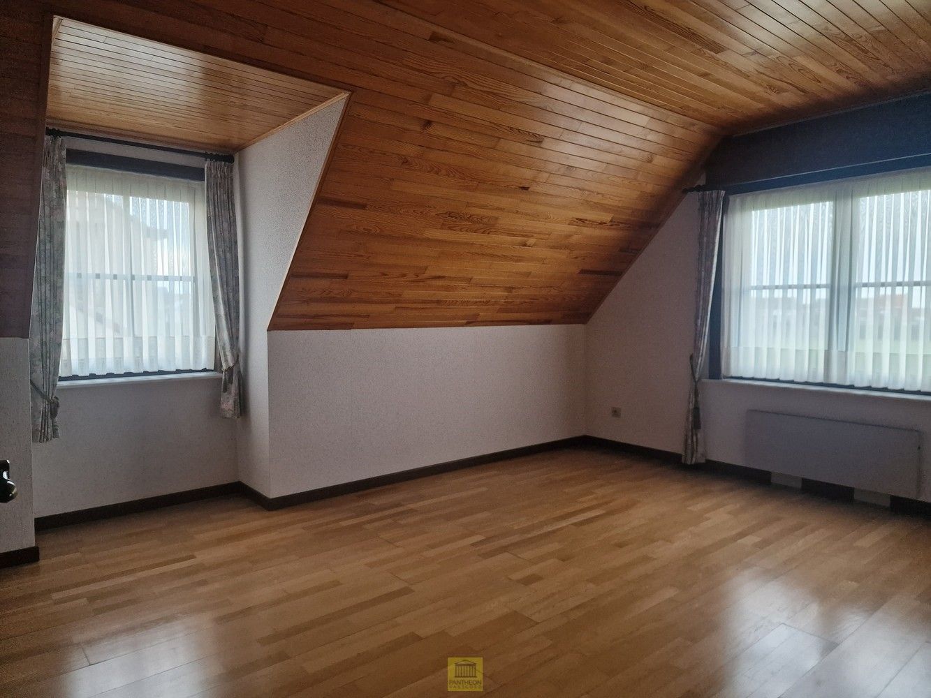 Degelijke halfopen bebouwing, rustig gelegen! foto 15