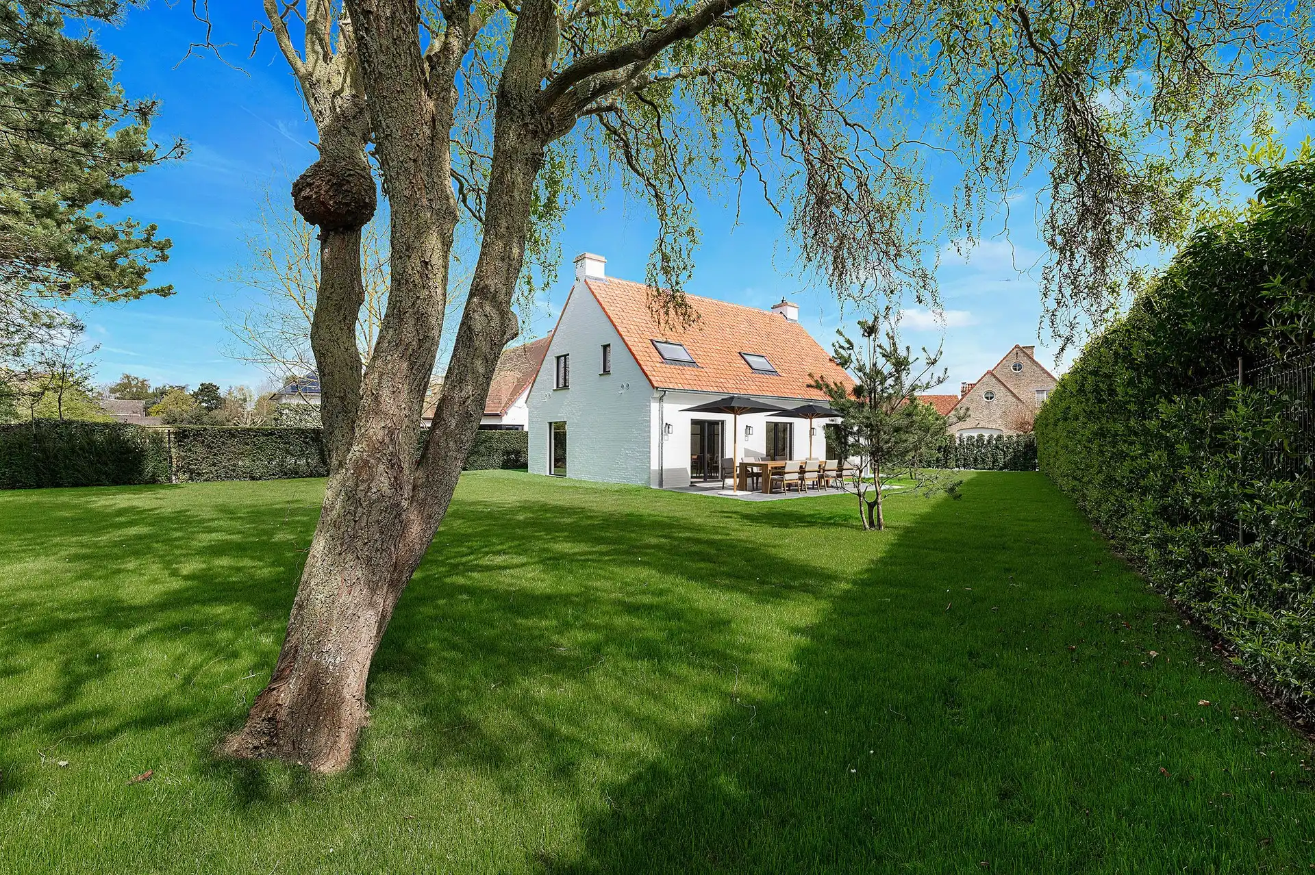 Smaakvol afgewerkte villa in Maaiken met ruime tuin foto 2