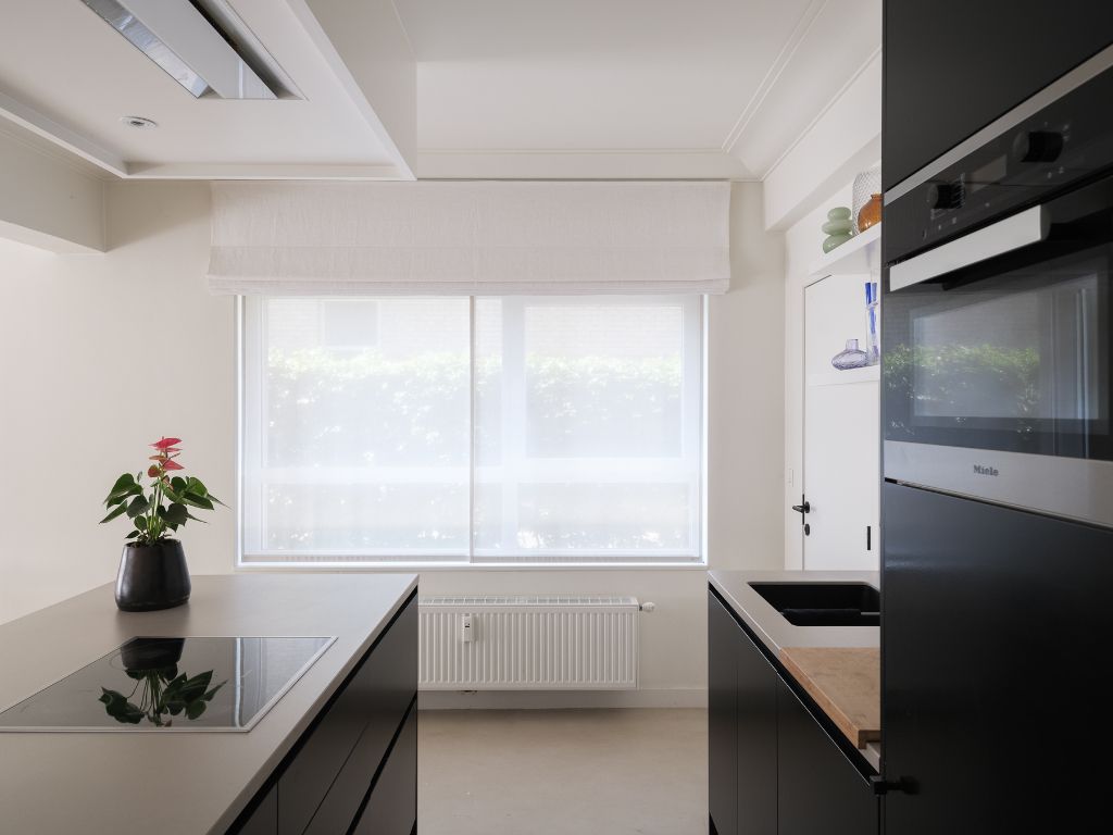 Smaakvol gerenoveerd 2-slaapkamer appartement met garage foto 5