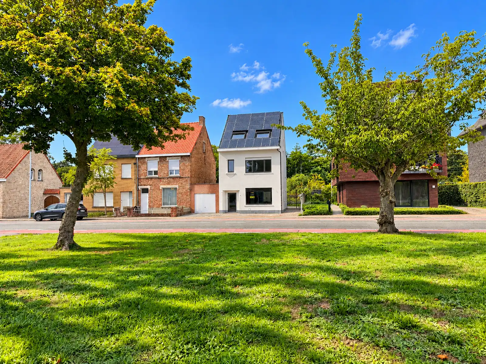 Gerenoveerde woning met 4/5 slaapkamers en tuin foto {{pictureIndex}}
