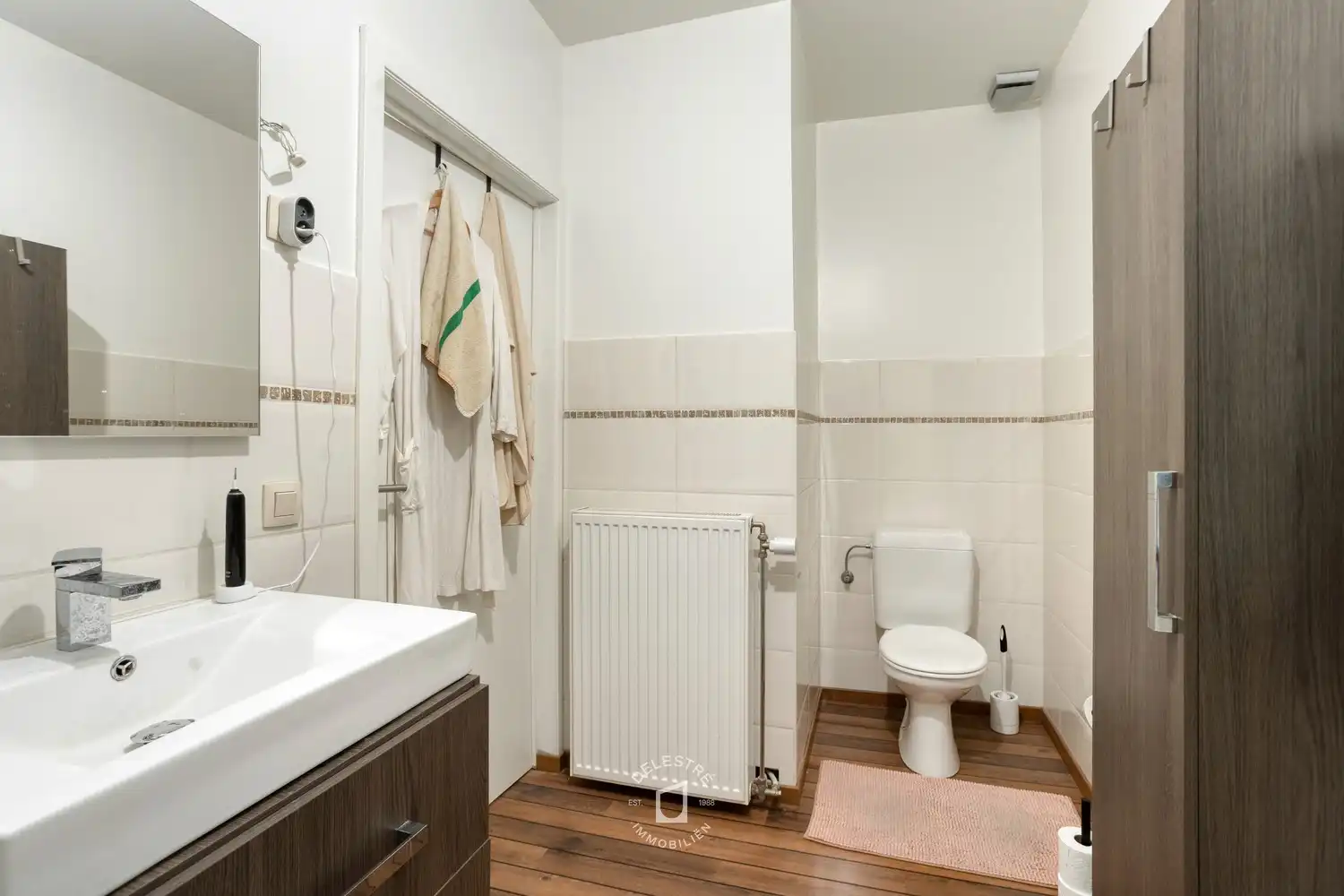 Verrassend ruime en energiezuinige gerenoveerde woning met dakterras en open zicht foto 17