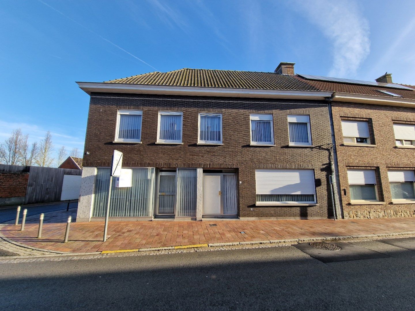 ROESBRUGGE - Ruime, statige woning voorzien van 5 slaapkamers en ruime bijgebouwen op een perceel van 844m². foto 3