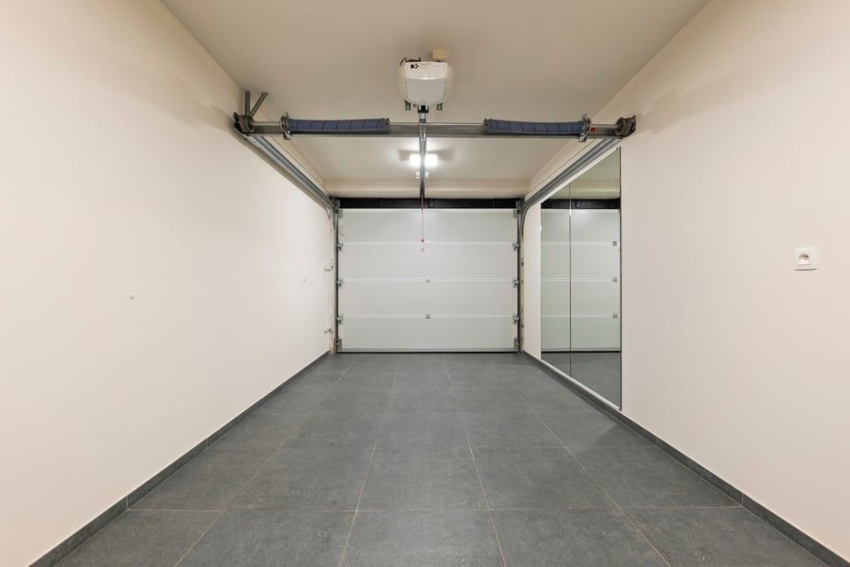 PRACHTIG GERENOVEERD APPARTEMENT MET GARAGE TE HUUR MIDDENIN HET CENTRUM VAN SINT-TRUIDEN foto 30