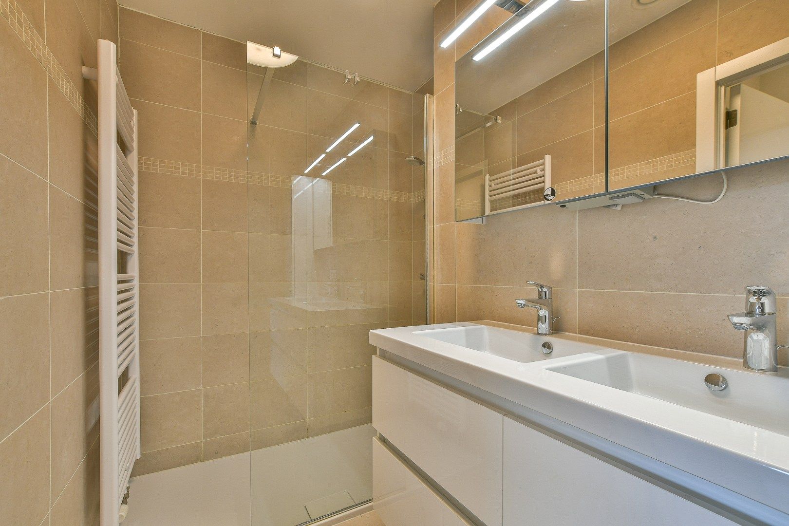 Modern 2-slaapkamerappartement op de derde verdieping met terras nabij duinen en strand, De Haan foto 11