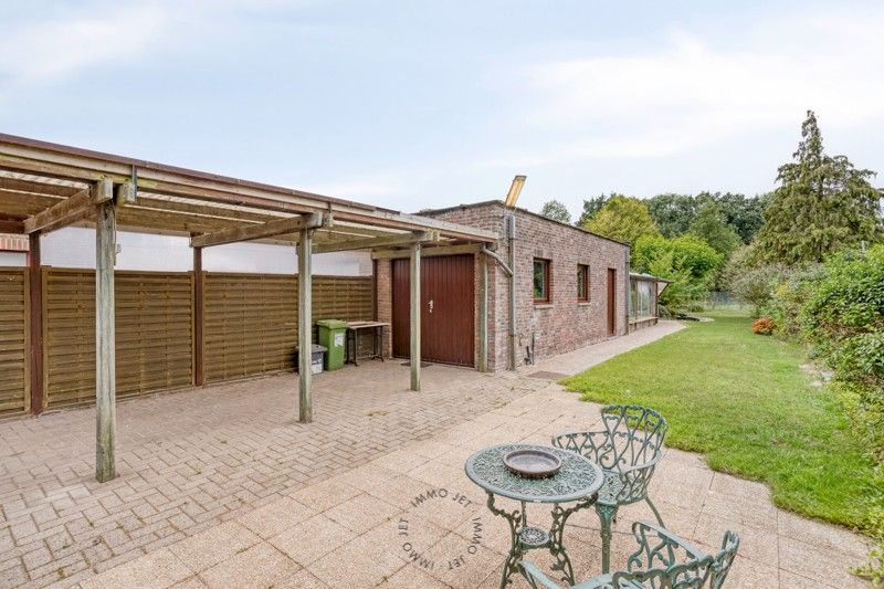 Halfopenbebouwing met drie slaapkamers, tuin en garage foto 2
