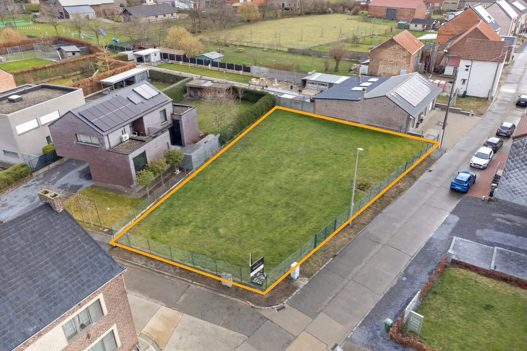 BOUWGROND VOOR EEN OPEN BEBOUWING VAN 7A36CA IN HET LANDELIJKE NIEL (GINGELOM)! foto {{pictureIndex}}