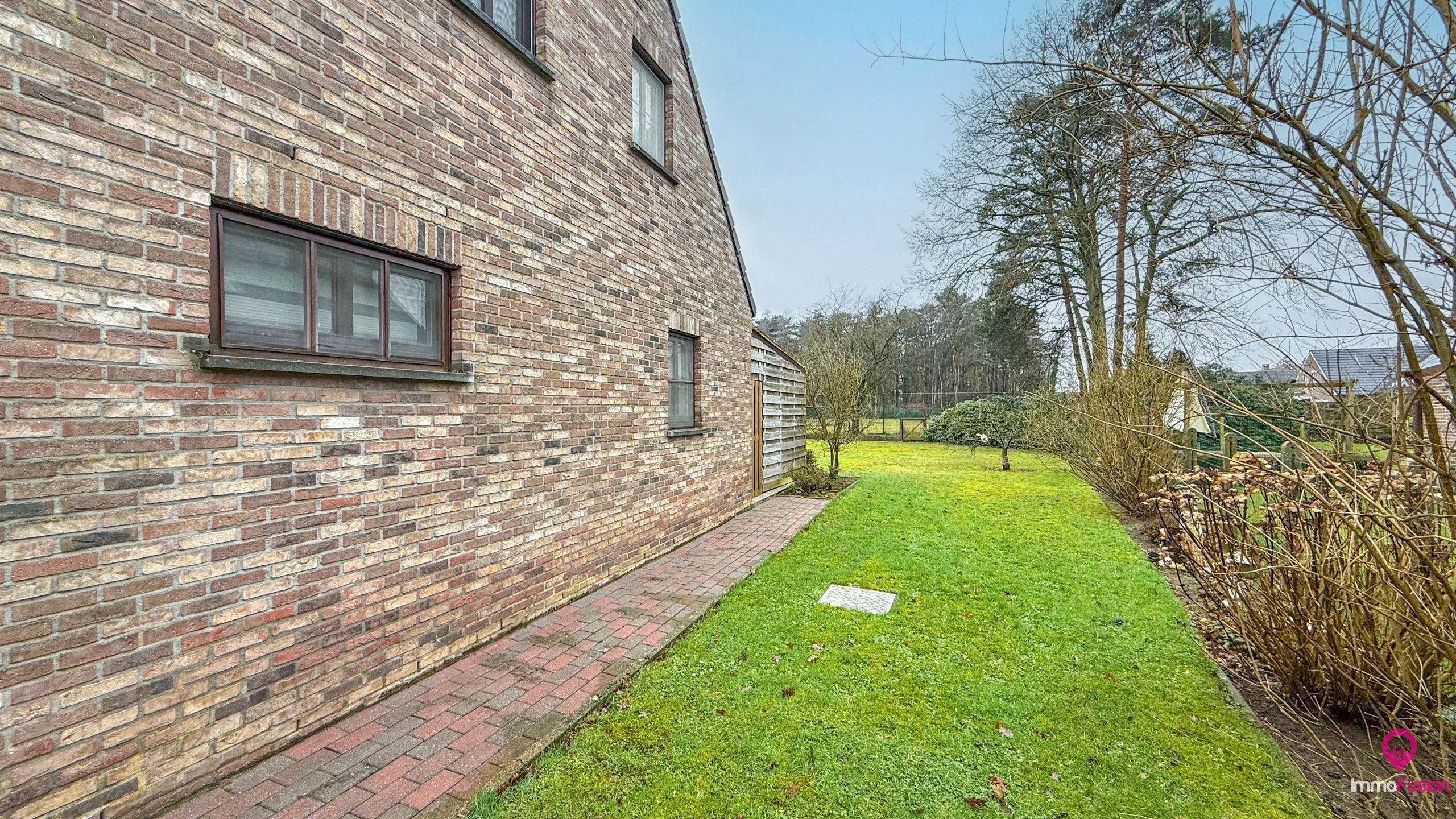 Gezellige woning met 3 slaapkamers en prachtige tuin! foto 34