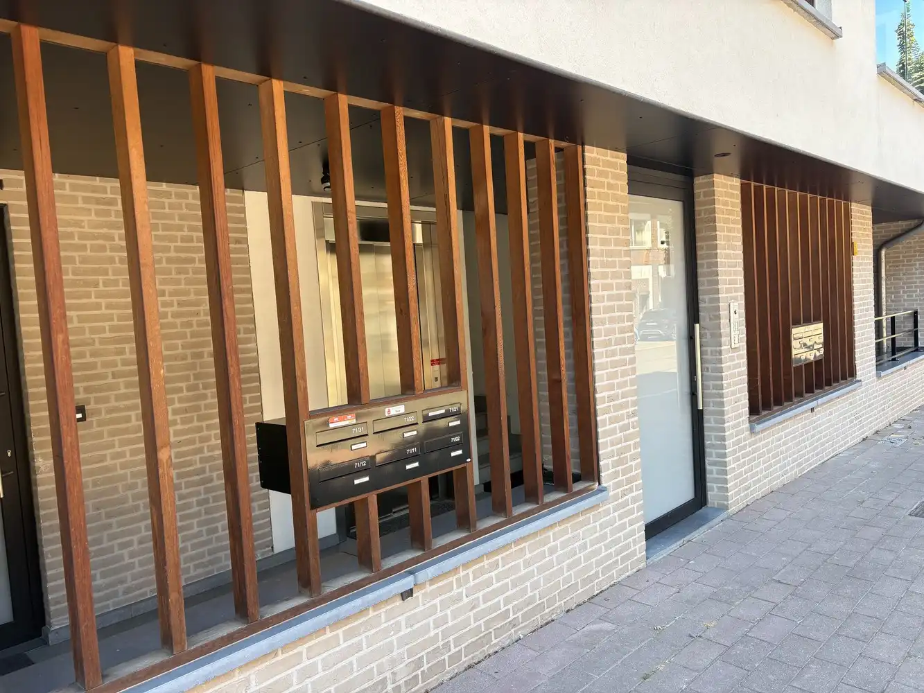 Mooi recent appartement met 2 slk, terras en ondergrondse parking met berging foto 3