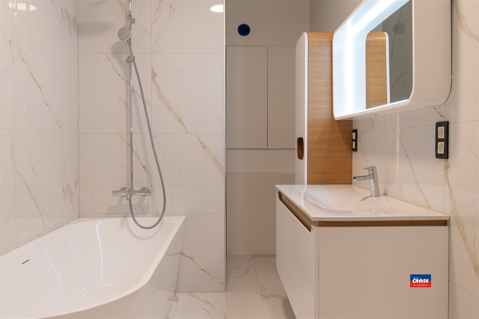 Nieuwbouwwoning met 4 slpks, 3 badk en tuin foto 18