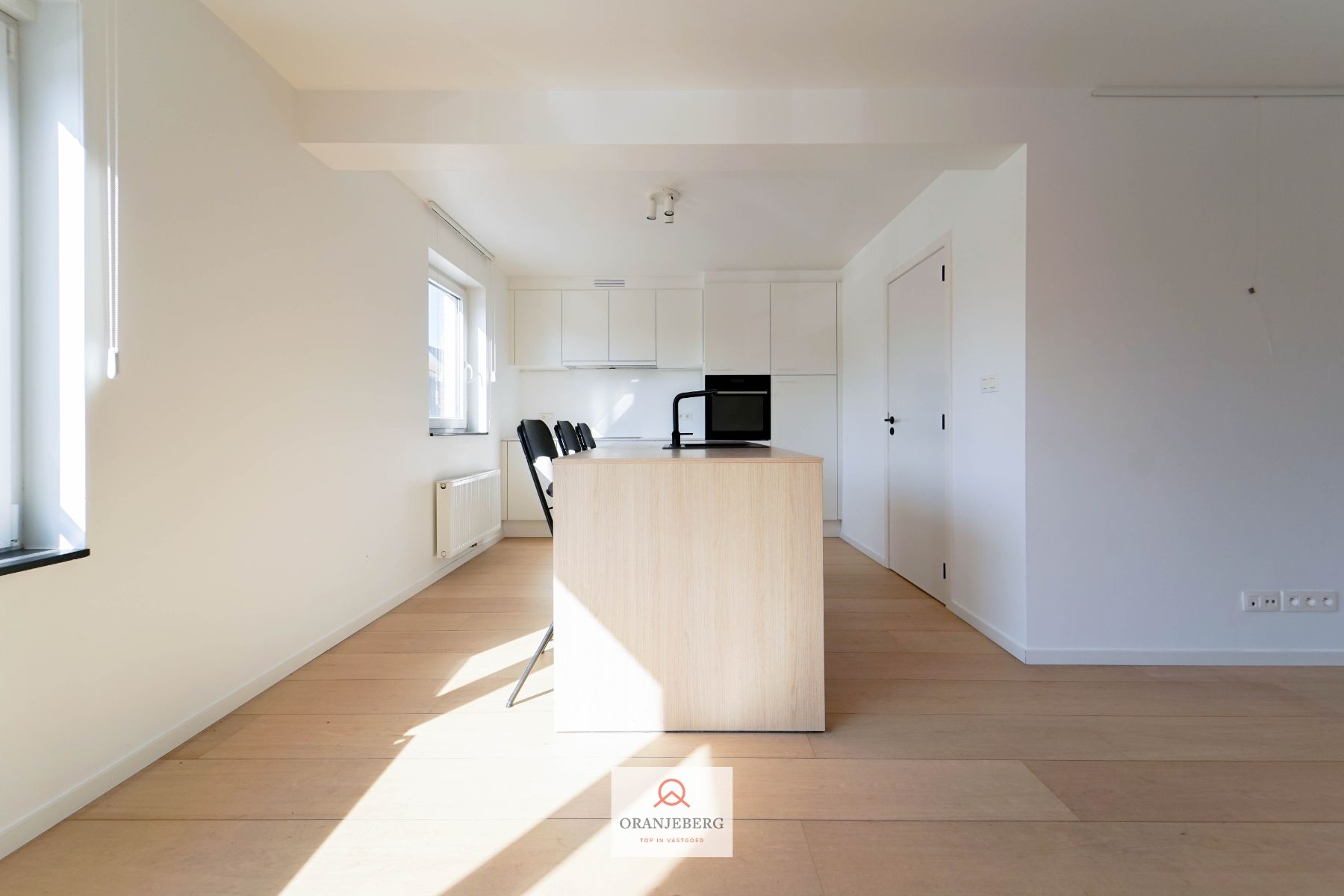 Zonnig 2 slaapkamerappartement met terrasje foto 2