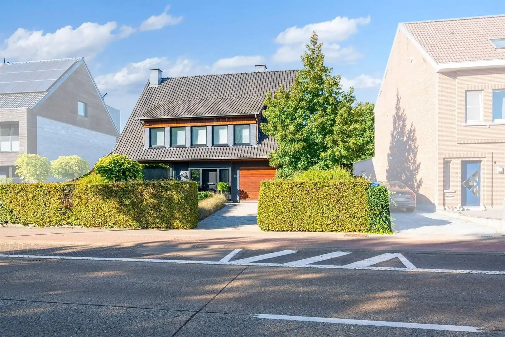 Statige woning met zwembad en 5 slaapkamers foto 4