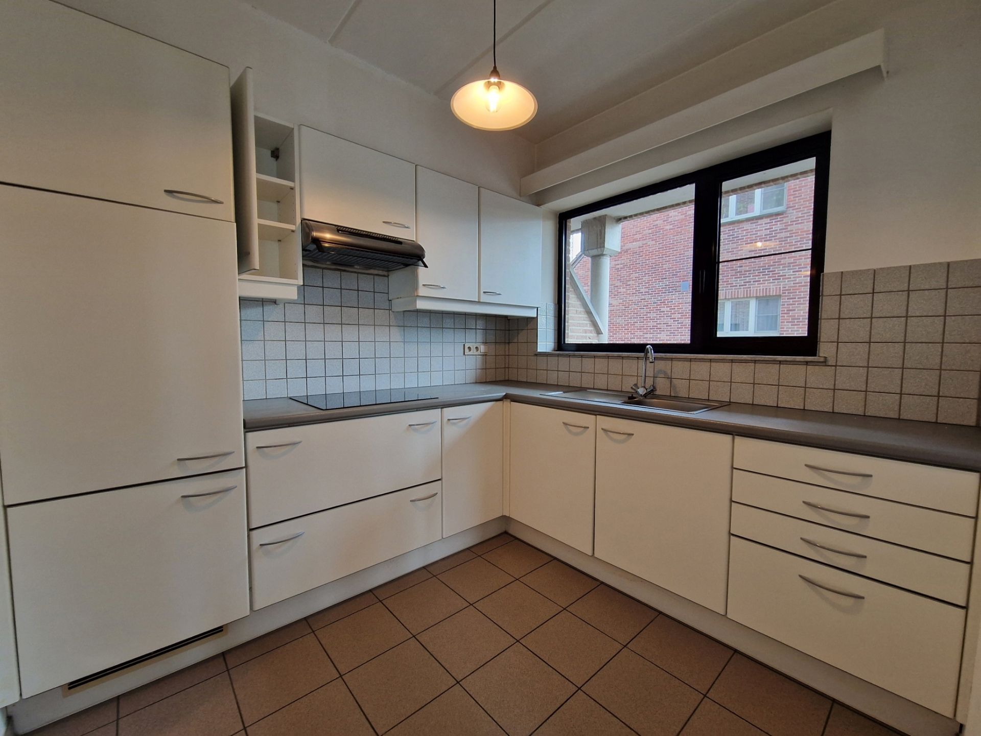 Instapklaar appartement met 2 slaapkamers, berging & parking foto 6