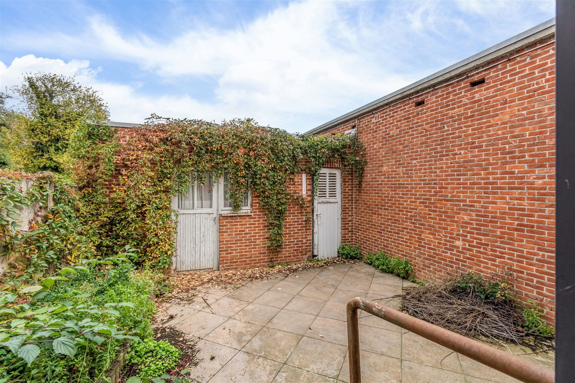 Woning met handelsgedeelte en opslagplaats. foto 24