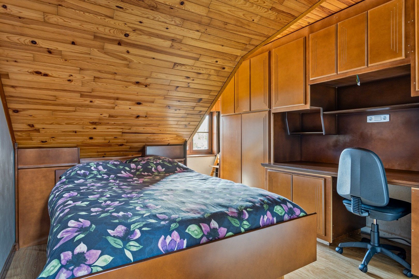 Onderkelderde woning met 4 slpks op 862 m² in een doodlopende straat te OLV Olen ! foto 26