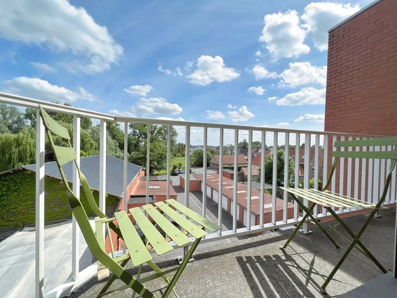 Instapklaar, lichtrijk appartement met balkon + verzicht foto 9